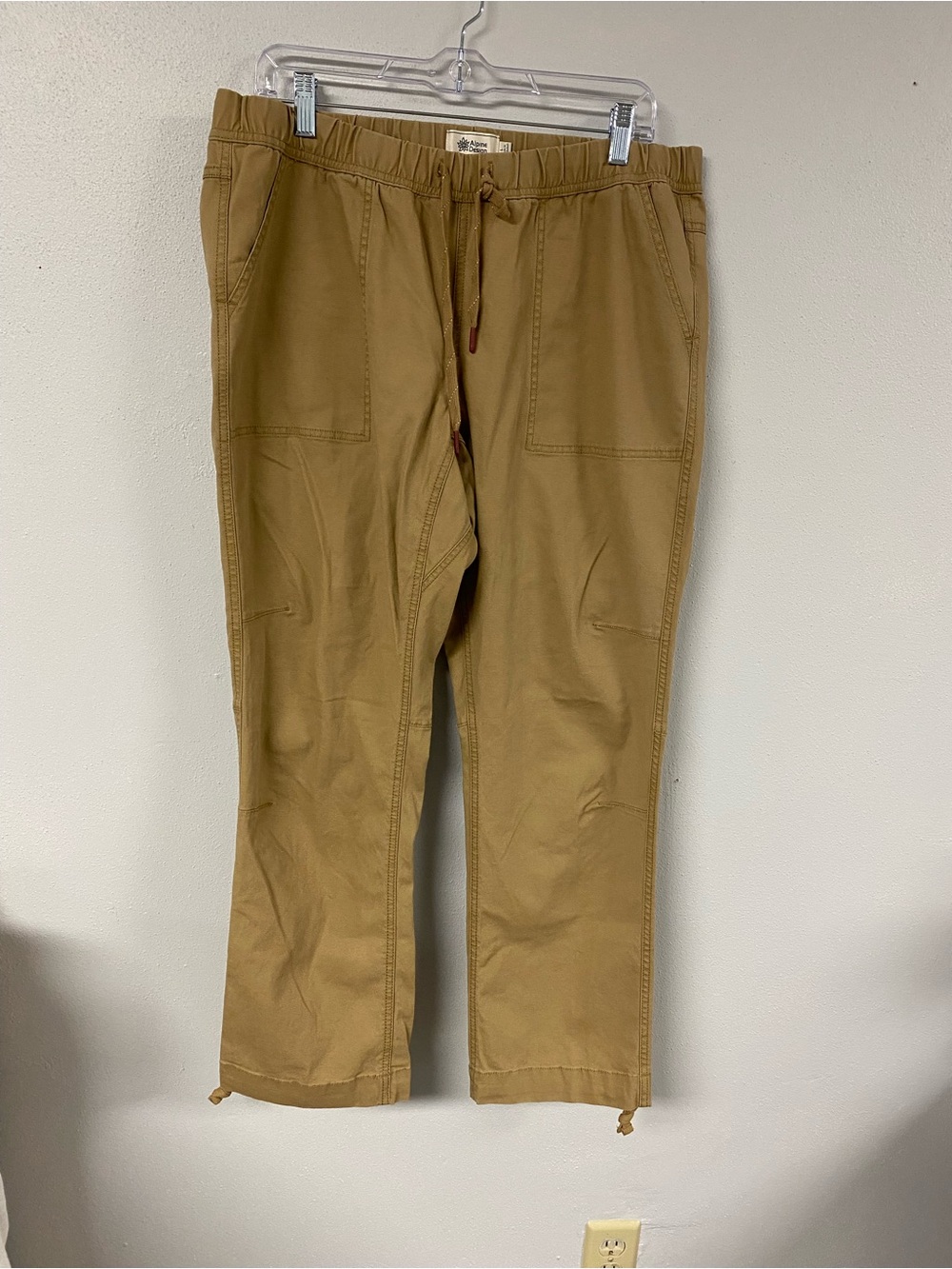 Alpine Design Women’s Hike Pant. NWT Size L